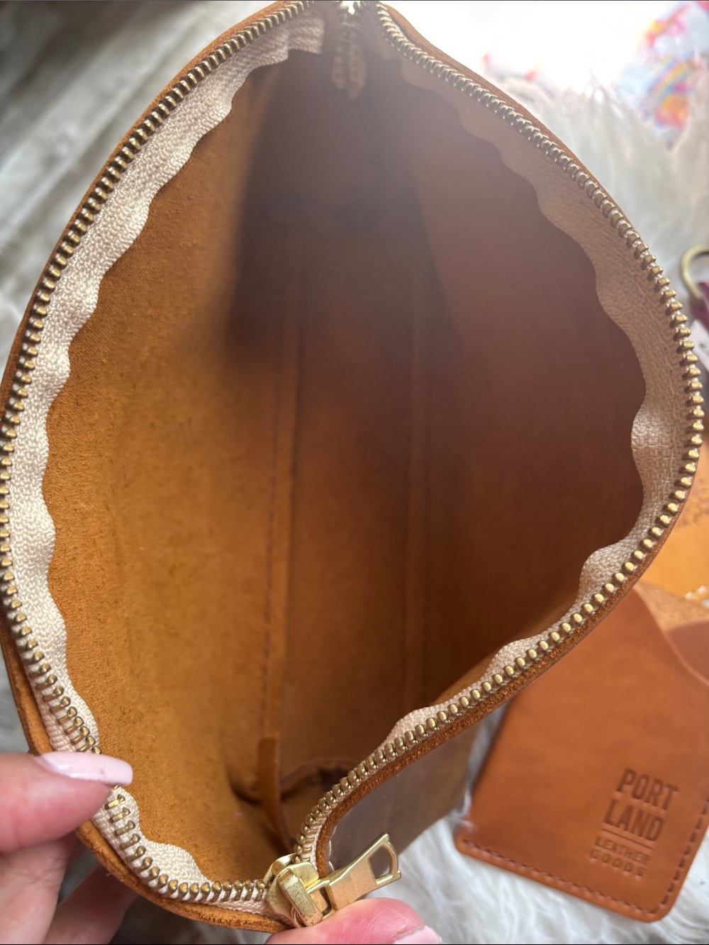 Portland Brown Leather Zip Cosmetic Pouch with luggage tag, card holder/tassel - Picture 2 of 6